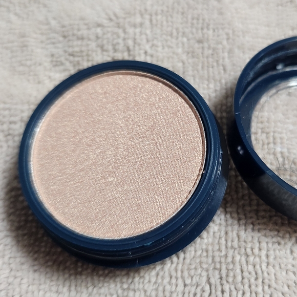 Space Case Cosmetics Highlighter and Eyeshadow Bundle New in Box - Picture 3 of 7